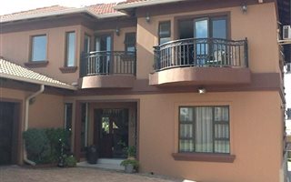5 Bedroom House in Blue Valley Golf Estate