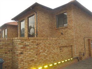2 Bed Duplex in General Alberts Park