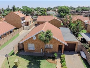 2 Bedroom House in Bonaero Park