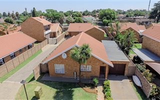 2 Bedroom House in Bonaero Park