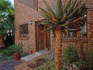2 Bed Garden Cottage in Woodmead