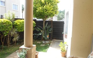 2 Bedroom Apartment in Die Hoewes