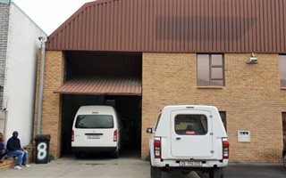 800 m² Industrial space in Killarney Gardens