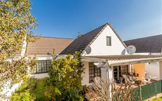 2 Bedroom House in Onder Papegaaiberg