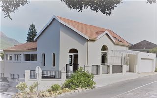 3 Bedroom Townhouse in Hout Bay and surrounds