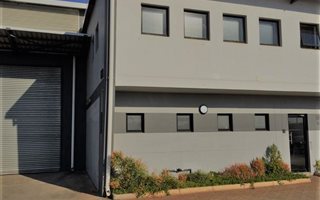 648 m² Industrial space in Cornubia