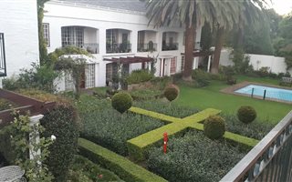 1 Bedroom Flat in Saxonwold