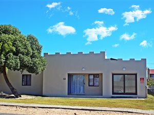 3 Bed House in Struisbaai