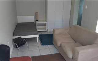 1 Bedroom Garden Cottage in Boston