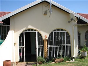 2 Bed Apartment in Mookgophong (Naboomspruit)