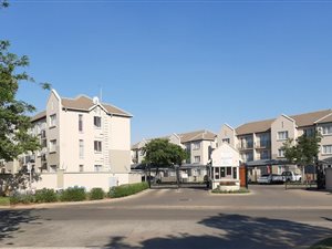 1 Bed Apartment in Klippoortje