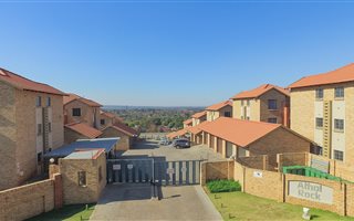 2 Bedroom Townhouse in Meyersdal