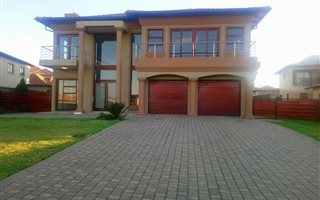 6 Bedroom House in Riamarpark