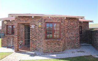 2 Bedroom Simplex in Lorraine