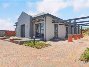 3 Bed House in Golden Fields Estate
