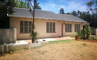 2 Bedroom House in Bromhof