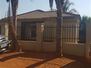 2 Bed House in Eloffsdal
