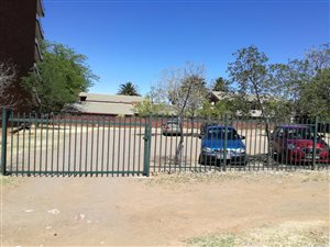 1672 m² Land available in Arboretum