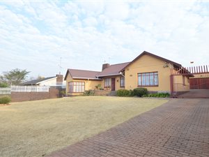 3 Bed House in Mondeor