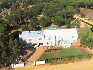 5 Bed House in Sir Lowrys and surrounds