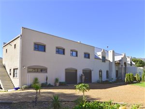 5 Bedroom House in Sir Lowrys and surrounds