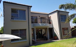 3 Bedroom Cluster in Van Riebeeck Park