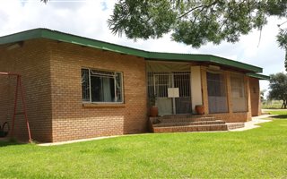 8.5 ha Farm in Leeukuil AH