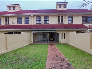 3 Bedroom Townhouse in Beacon Bay