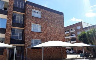 2 Bedroom Flat in Uitenhage Central