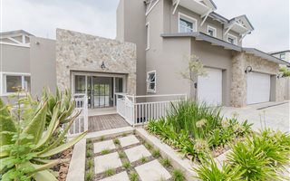 4 Bedroom House in Helderfontein Estate