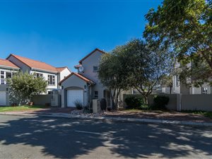 3 Bedroom Townhouse in Eagle Canyon Golf Estate