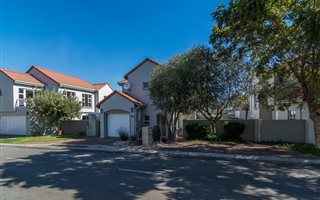 3 Bedroom Townhouse in Eagle Canyon Golf Estate