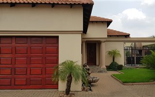 3 Bedroom Townhouse in Modelpark