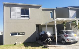 3 Bedroom House in Somerset Lakes