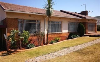 3 Bedroom House in Woodmere