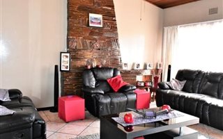 3 Bedroom House in Woodmere