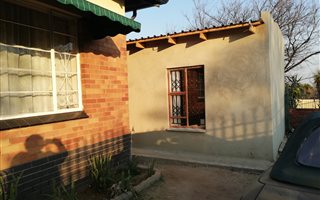 2 Bedroom Garden Cottage in Primrose
