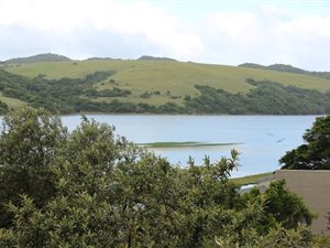 1004 m² Land available in Morgans Bay
