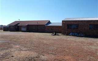 4.2 ha Farm in Valley Settlements AH