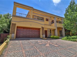 5 Bed House in Blue Valley Golf Estate