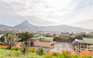 2 Bedroom Apartment in Vredehoek