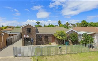 4 Bedroom House in Uitzicht