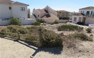 374 m² Land available in Calypso Beach