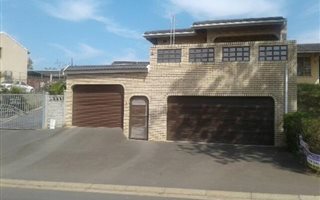 3 Bedroom House in Grove End