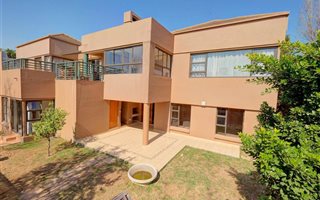 6 Bedroom House in Woodmead
