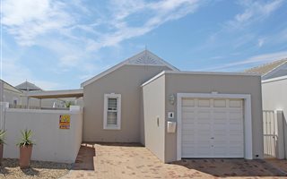 3 Bedroom House in Sunningdale