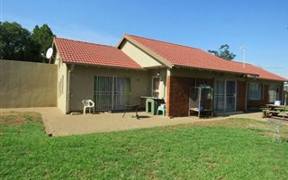 4 Bedroom House in Universitas