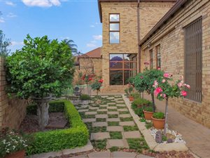 3 Bedroom Cluster in Noordheuwel