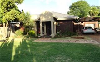 1 Bedroom Garden Cottage in Wierda Park Ext 1