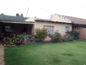 3 Bedroom House in Adamayview